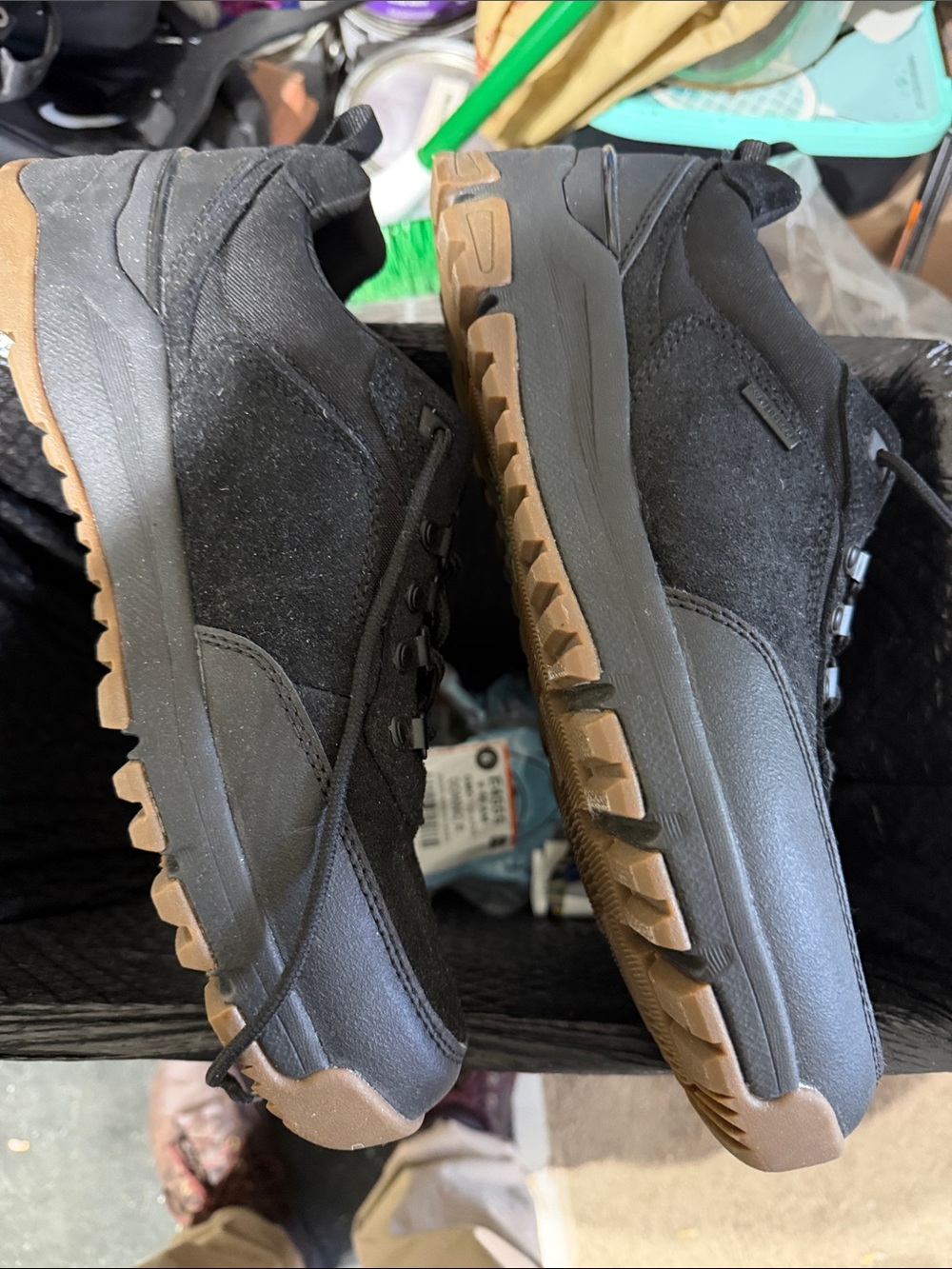 Dunham Black Suede hikers/ Sneakers with Brown Trim. WATERPROOF
Wore it once!